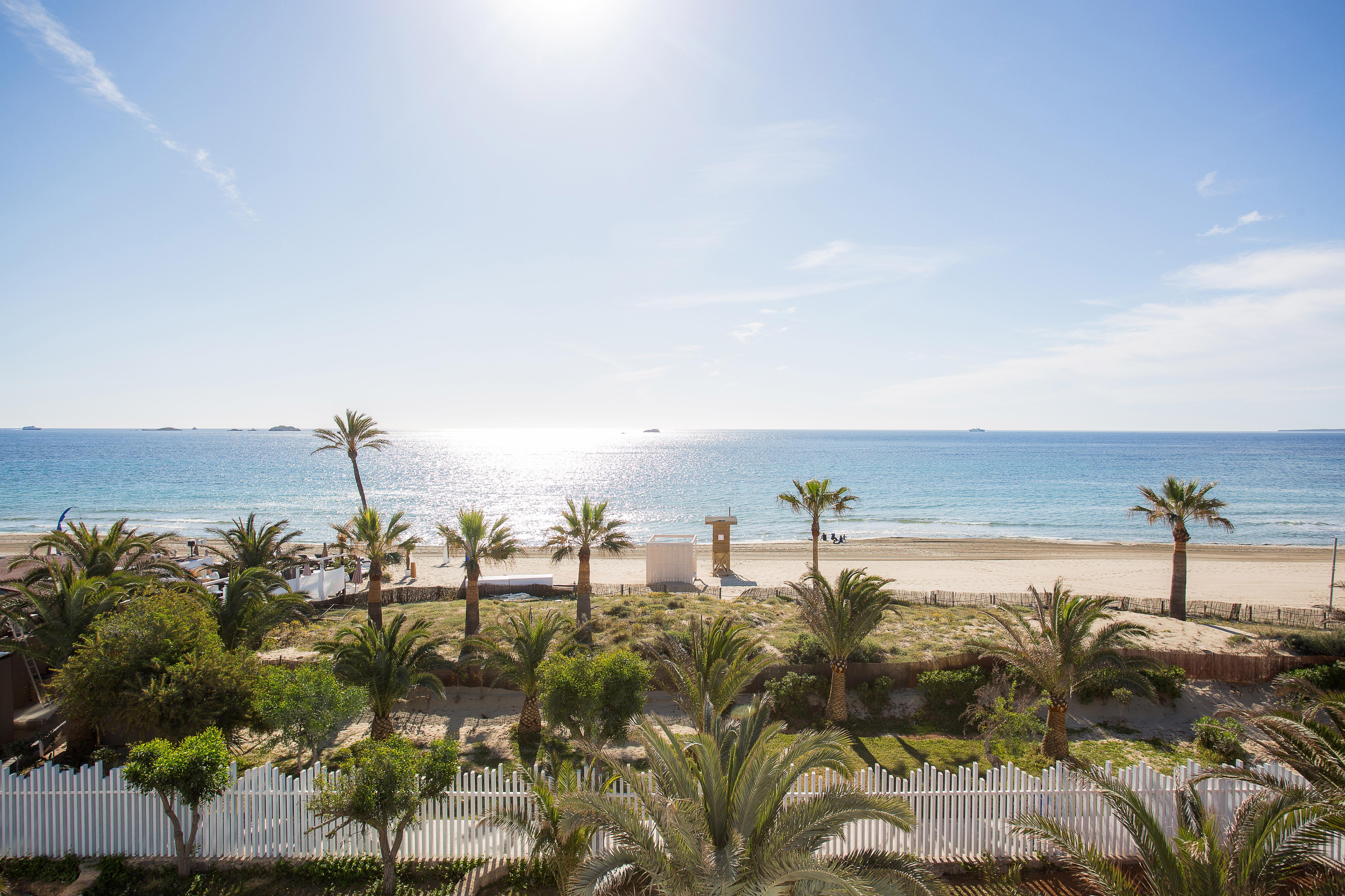Grand Palladium White Island Resort & Spa Playa d'en Bossa Exterior photo Playa de Sabinillas