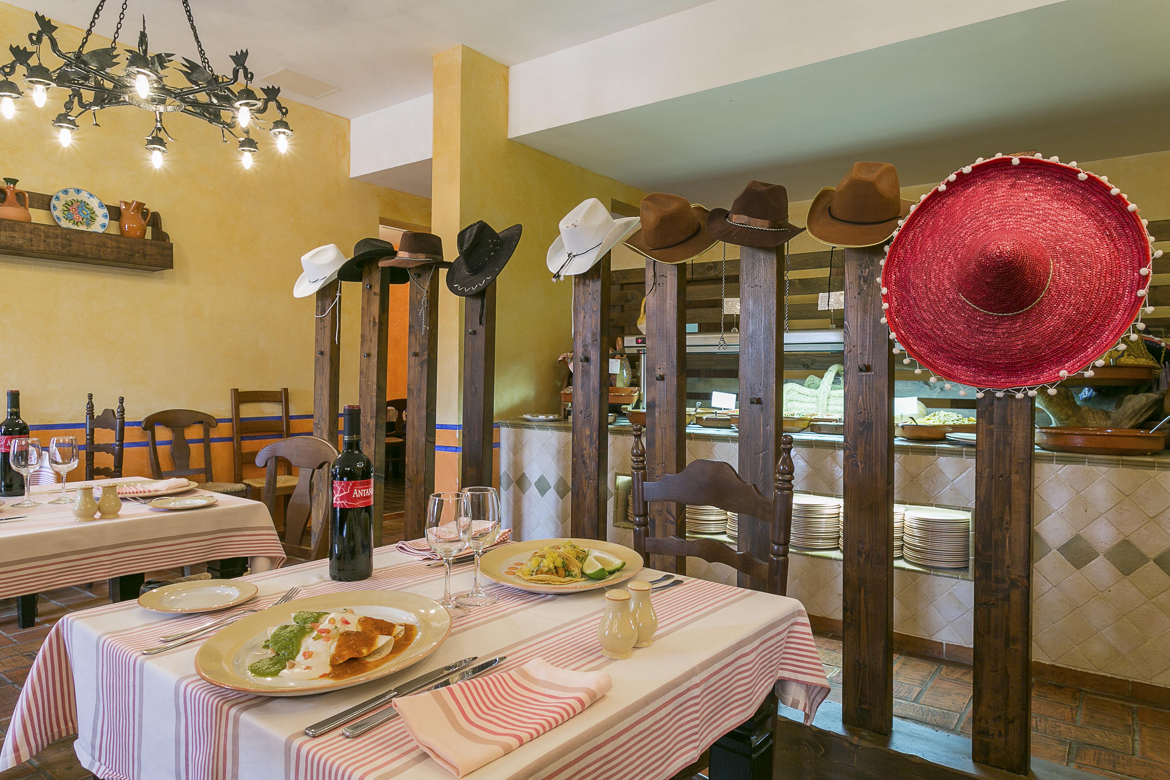 Grand Palladium White Island Resort & Spa Playa d'en Bossa Exterior photo A restaurant in Italy