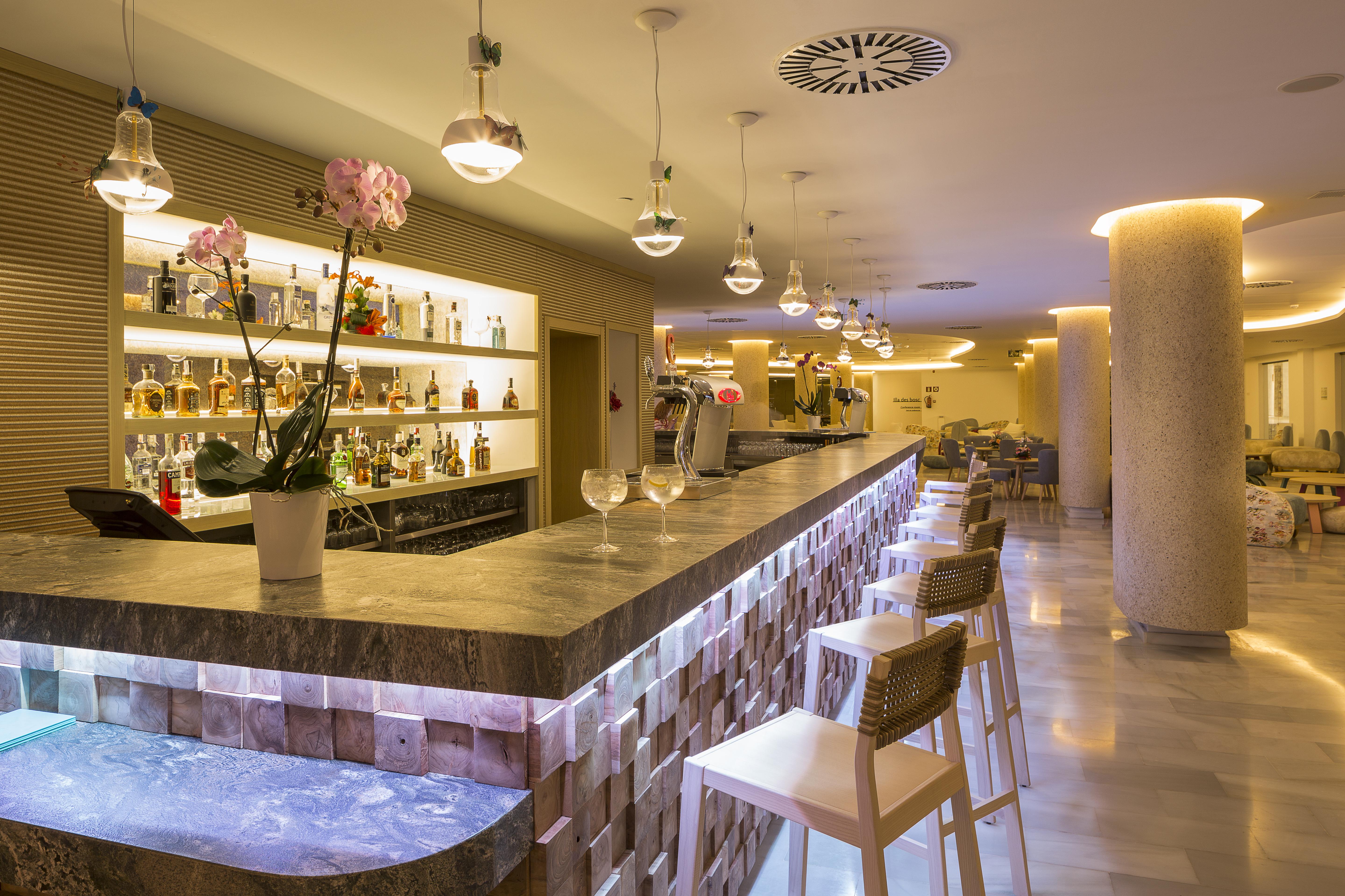 Grand Palladium White Island Resort & Spa Playa d'en Bossa Exterior photo Bar