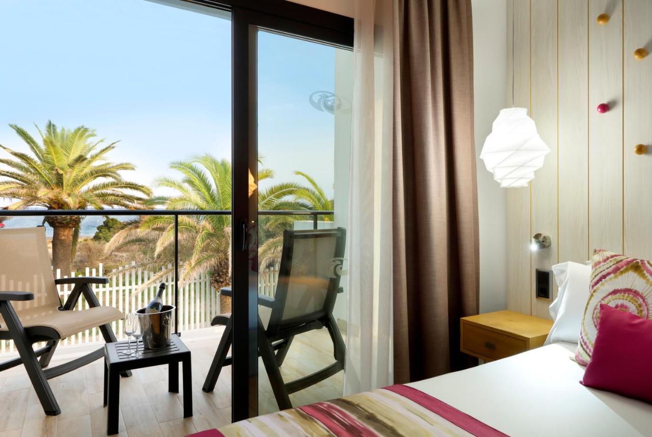 Grand Palladium White Island Resort & Spa Playa d'en Bossa Exterior photo A room at the hotel