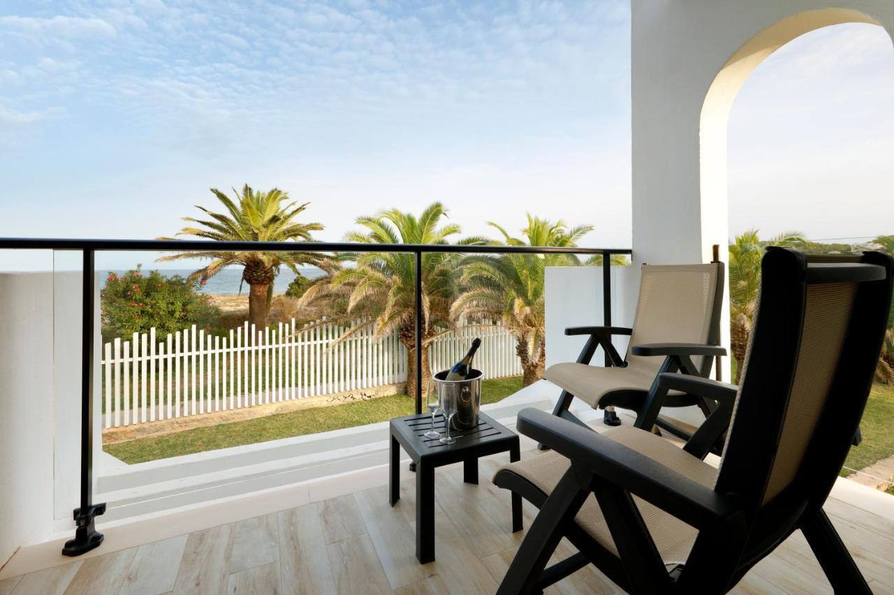 Grand Palladium White Island Resort & Spa Playa d'en Bossa Exterior photo A balcony