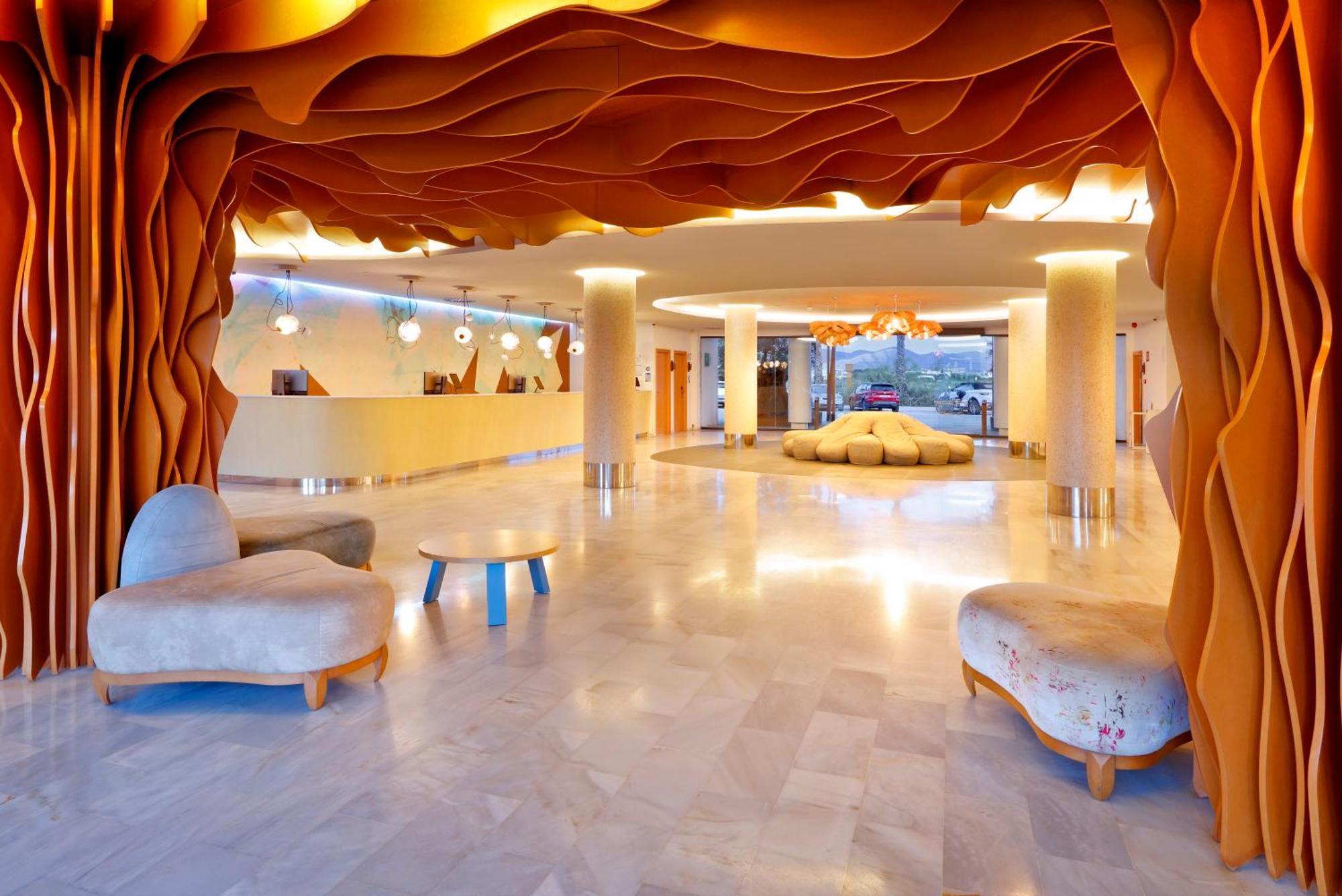 Grand Palladium White Island Resort & Spa Playa d'en Bossa Exterior photo Lobby